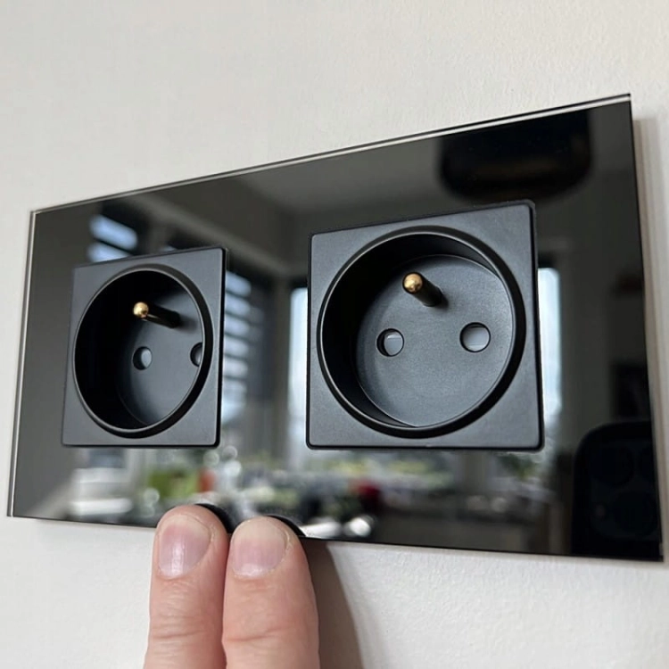 Module Stopcontact Met Aardpen Enkel Zwart Voor Afdekramen MIUUN