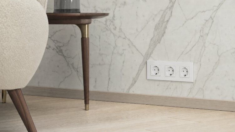 Drievoudig Schuko-Stopcontact Glas Wit Drievoudig Afdekraam En 3 X Stopcontact