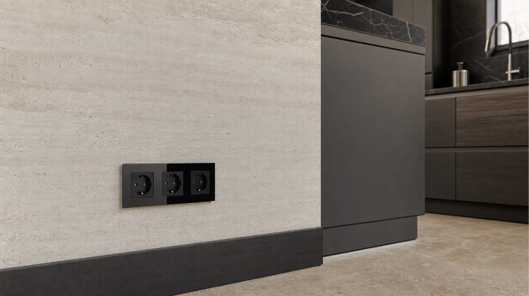 Drievoudig Schuko-Stopcontact Glas Zwart Drievoudig Afdekraam En 3 X Stopcontact