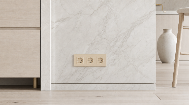 Drievoudig Glazen Schuko-Stopcontact Goud Drievoudig Afdekraam En 3 X Stopcontact MIUUN