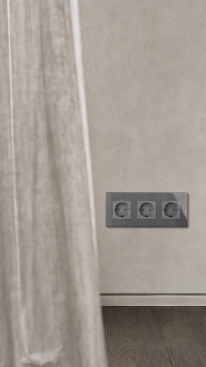 Drievoudig Glazen Schuko-Stopcontact Grijs Set Drievoudig Afdekraam En 3 X Enkel Stopcontact MIUUN